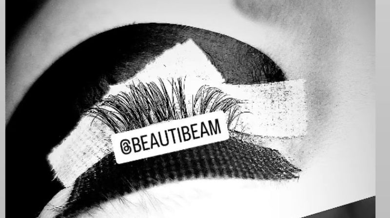 A hybrid lash set, close up